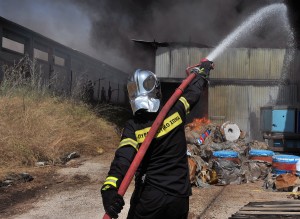 Θεσσαλονίκη: Πυρκαγιά σε αποθήκη παιχνιδιών