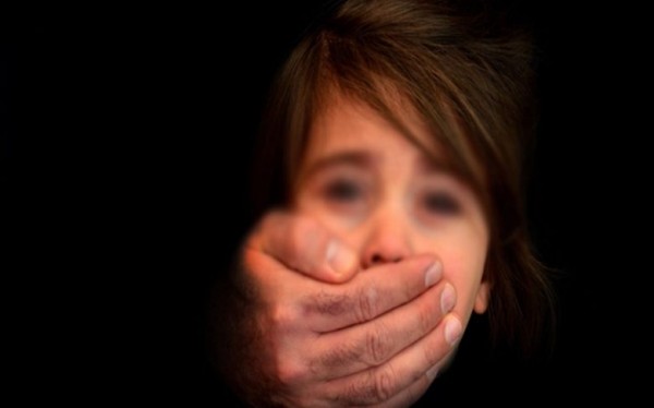 Φρίκη:Oμαδικό βιασμό 13χρονου από αλλοδαπούς κατήγγειλαν οι γονείς του