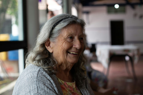 Η ψυχολογία λέει γιατί οι άνθρωποι άνω των 70 χαρίζουν πράγματα