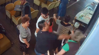 Χαμός στην Καβάλα: Άγριο ξύλο σε καφετέρια για μία... παραγγελία (βίντεο)