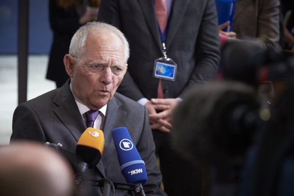 Σόιμπλε: Πιο ρεαλιστικές οι προβλέψεις της ελληνικής κυβέρνησης από του ΔΝΤ!