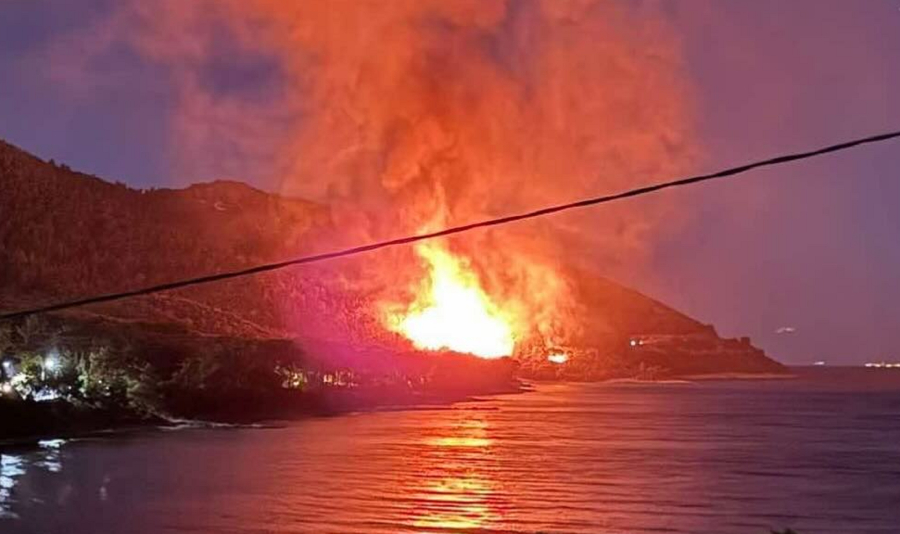 Πύρινο μέτωπο και στη Θάσο - Φωτιά στο Γλυκάδι