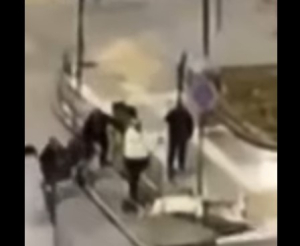 ΕΥΑΘ: Πώς έγινε το εργατικό ατύχημα με 4 τραυματίες – Η στιγμή που εργαζόμενος πέφτει μέσα στον αγωγό (Βίντεο)