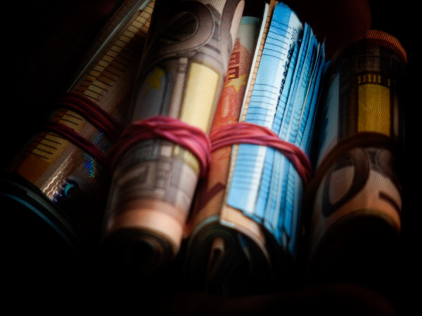 Τα χαρτονομίσματα του ευρώ μολύνονται πιο εύκολα από μικρόβια σε σχέση με τα κέρματα