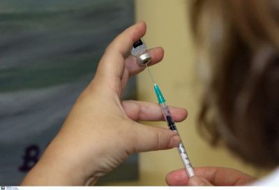 Αντιπρόεδρος της AstraZeneca: Αποτελεσματικό το εμβόλιο έναντι των μεταλλάξεων του κορονοϊού