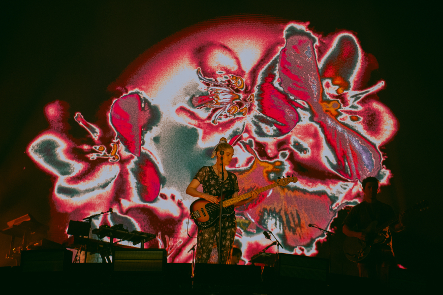 Release Athens: 15 «κλικ» από την ονειρική βραδιά με Aurora και London Grammar