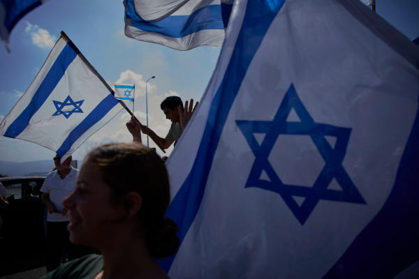 Το Ισραήλ θεωρεί ότι η Χαμάς γνωρίζει πού βρίσκονται οι σοροί των 13 ομήρων