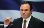 Ο Παπακωνσταντίνου "τρολαρει" Βαρουφάκη: Όσο γεννιέται ένα κορόιδο κάθε λεπτό
