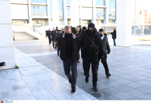 Υπόθεση Κολωνού: Ξεσπά η γιαγιά της 12χρονης μετά την εισαγγελική απόφαση για τον Μίχο