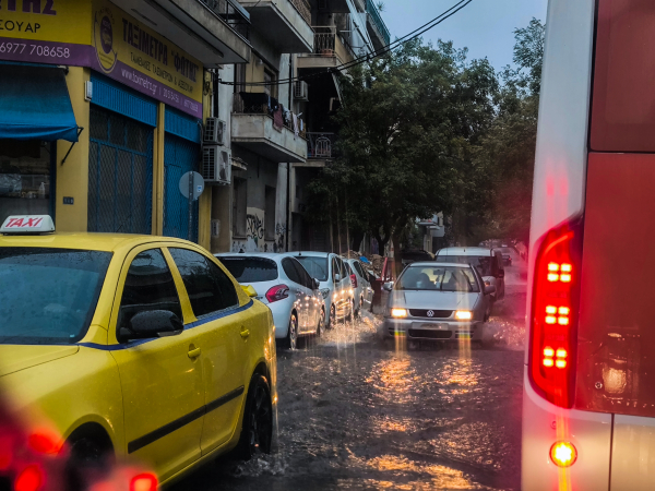 Χάος στους δρόμους της Αθήνας λόγω της κακοκαιρίας