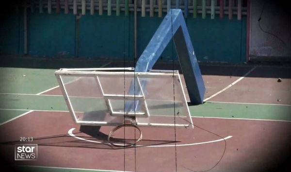 Ζωγράφου: Παραμένει στο έδαφος η μπασκέτα που τραυμάτισε μαθητή – Καταγγελία γονέων