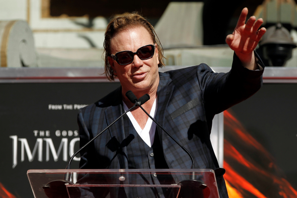 Αποβλήθηκε από το Big Brother ο Μίκι Ρουρκ (Βίντεο)