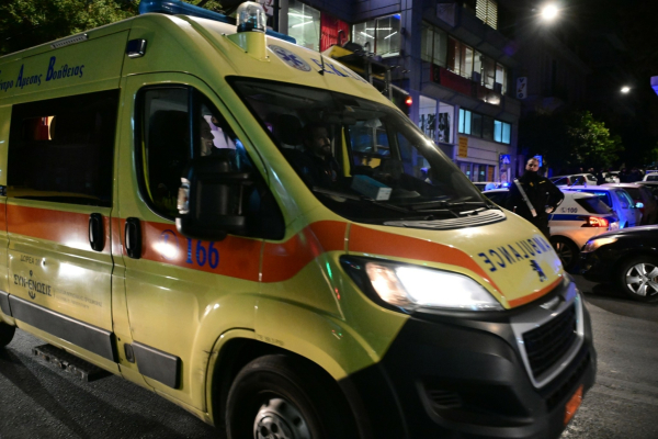 Αγία Βαρβάρα: 19χρονη «προσγειώθηκε» σε τζαμαρία μετά από καβγά – Νοσηλεύεται με βαριά τραύματα