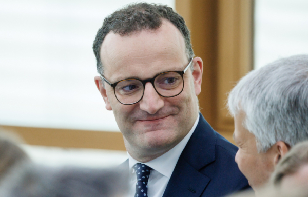 Γερμανία: Παραιτήθηκε ο Γενς Σπαν μετά τον σάλο για την παρένθετη μητέρα