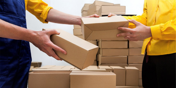 Αποστολή δεμάτων από τον Δήμο Ηρακλείου σε φοιτητές οικογενειών με οικονομικές δυσκολίες