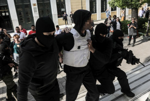 Επαναστατική Αυτοάμυνα: Απολογούνται οι συλληφθέντες στον ανακριτή