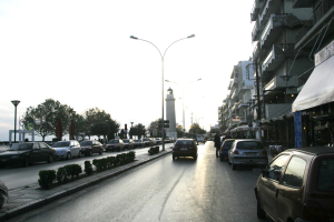 Αλεξανδρούπολη: Δεκάδες ανήλικοι χαιρετούν ναζιστικά, φωνάζουν φασιστικά συνθήματα και εκφοβίζουν πολίτες
