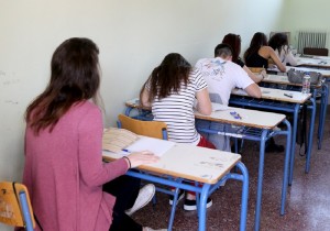 Καθηγητής τέθηκε σε αργία γιατί άφηνε σεξουαλικά υπονοούμενα και τώρα ζητά να ξαναεργαστεί