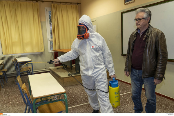 Κορονοϊός: Αγωνία για τον 66χρονο, ιχνηλατούνται οι επαφές του - Συναγερμός και κλειστά σχολεία σε Αχαΐα, Ηλεία, Ζάκυνθο