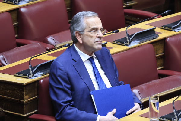 Στην κυβέρνηση μαδούν την μαργαρίτα για το πιθανό νέο κόμμα Σαμαρά