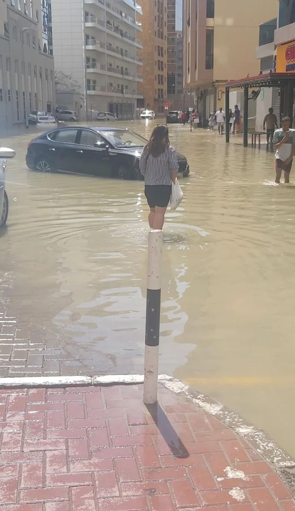 Νέες πρωτόγνωρες εικόνες από το πλημμυρισμένο Ντουμπάι