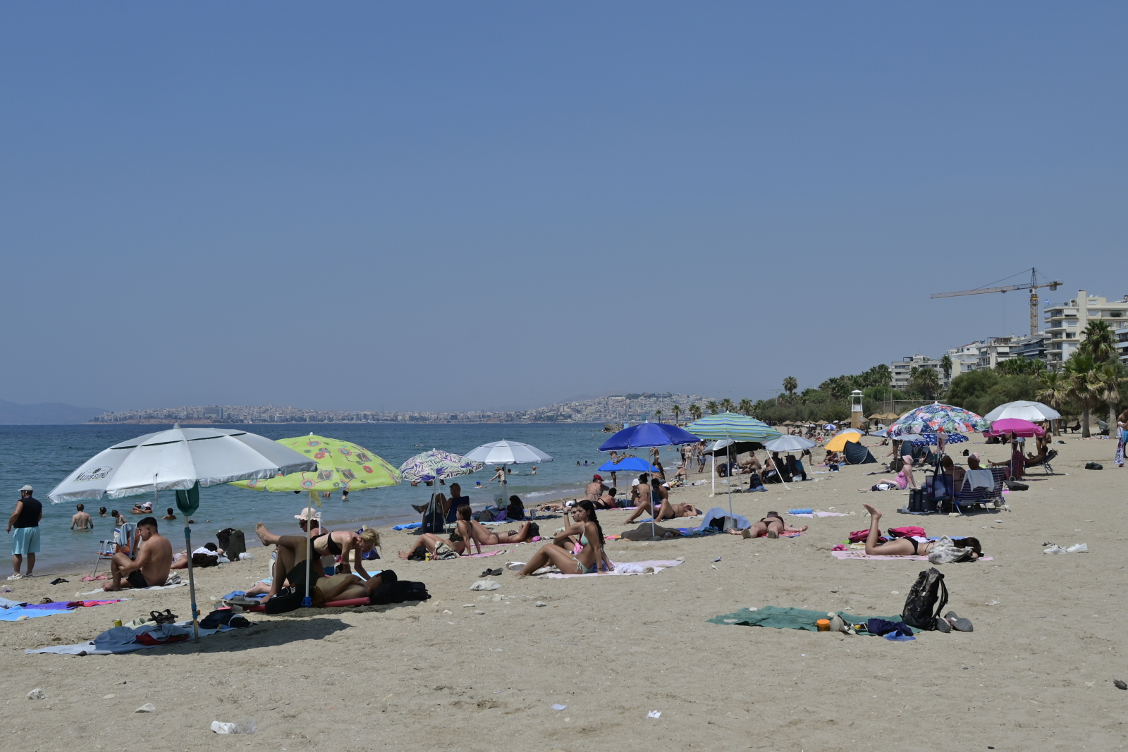 «Κλείδωσε» ο καύσωνας για μέρες: Νέα πρόγνωση για το πότε ξεκινάει, τι λένε οι μετεωρολόγοι
