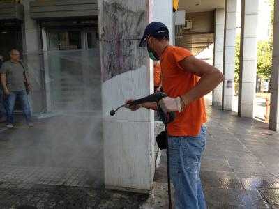 Ο δήμος Αθηναίων απομάκρυνε 4,5 τόνους απορριμμάτων από τη Νομική Σχολή