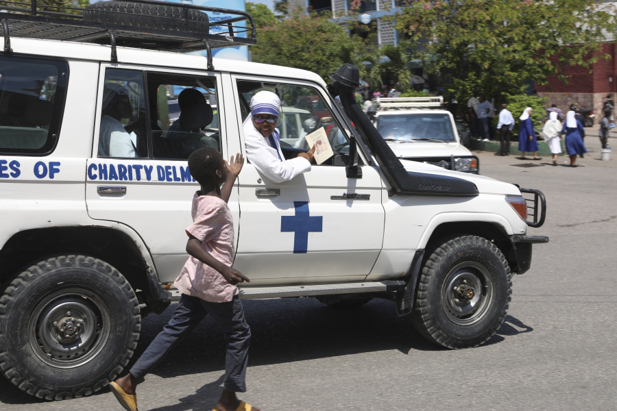 Ένα όχημα του πάπα Φραγκίσκου μετατρέπεται σε κινητό ιατρείο για τα παιδιά της Γάζας