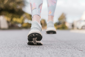 Ιαπωνικό περπάτημα: Η νέα τάση fitness που καίει το λίπος σε 30 λεπτά
