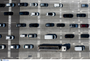 Ομαλά η επιστροφή των εκδρομέων: Που «χτυπάει» κόκκινο η κίνηση, live εικόνα