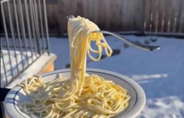 Ακραίο ψύχος στις ΗΠΑ: «Σήκωσαν» τα σούπερ μάρκετ - Μακαρόνια παγώνουν στον αέρα