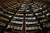 Το «παράδοξο» του Προϋπολογισμού 2026: Περισσότερα έσοδα ΦΠΑ με χαμηλότερο πληθωρισμό και ασθενή κατανάλωση