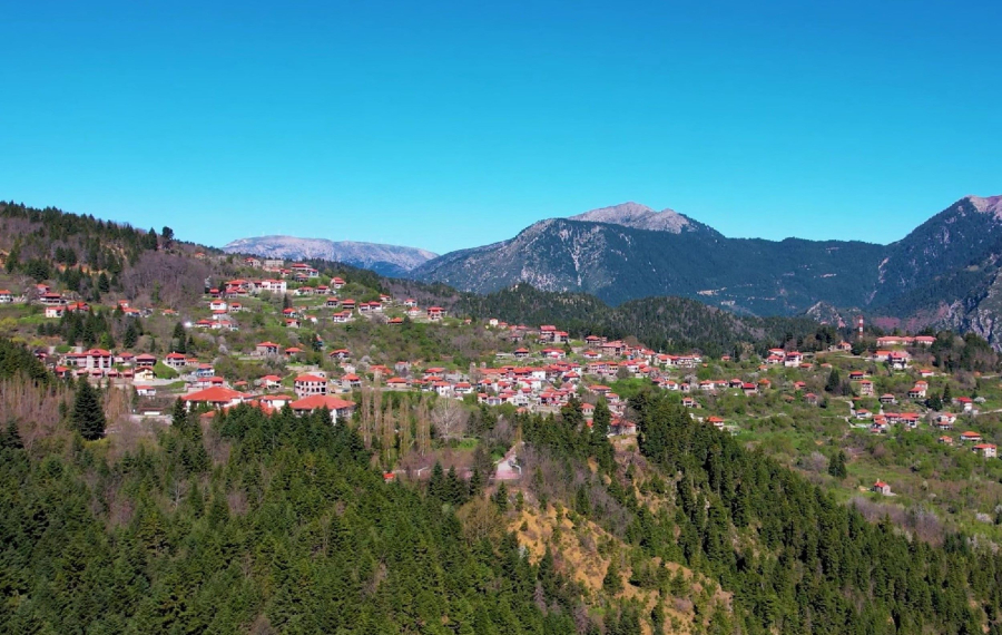 Το καταπράσινο χωριό της ορεινής Ναυπακτίας για οικονομικές χειμερινές αποδράσεις