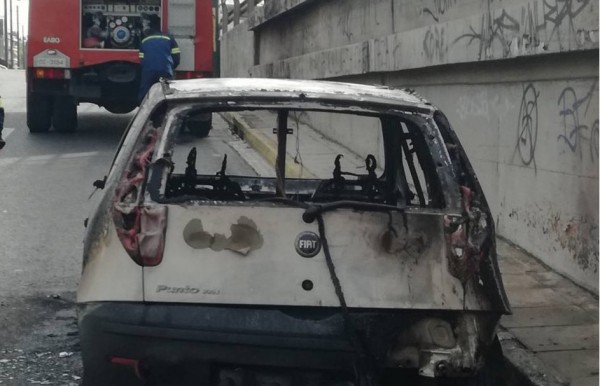 Στις φλόγες παραδόθηκε αυτοκίνητο στην Κηφισίας