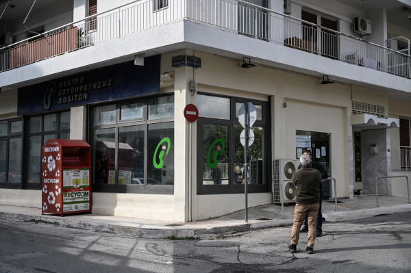 Έπιασαν τον πιστολέρο που πυροβόλησε έξω από το ΚΕΠ, στο Κορωπί