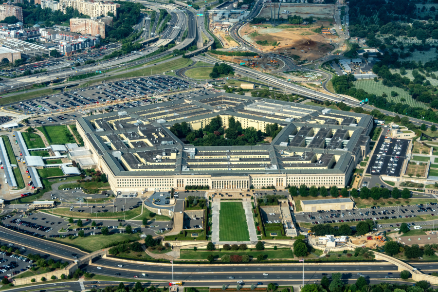 WSJ: Η κυβέρνηση Τραμπ θέλει να μετονομάσει το υπουργείο Άμυνας σε υπουργείο Πολέμου