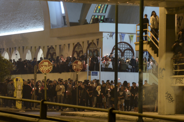 Ανάσταση χωρίς μολότοφ, αλλά με ΜΑΤ, στον Νέο Κόσμο