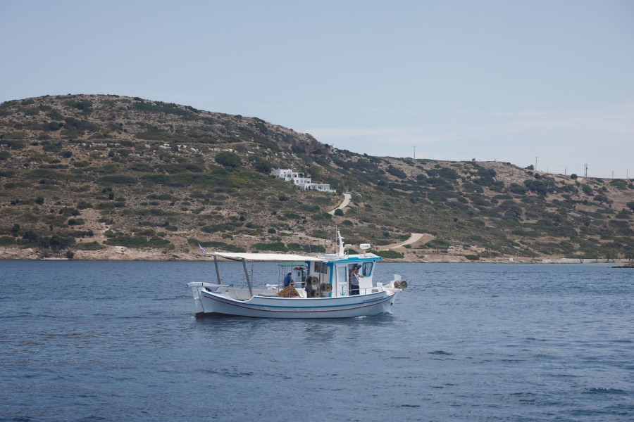 Το ελληνικό νησί χωρίς οργανωμένες ξαπλώστρες, που προβάλλεται από Sun και Vanity Fair