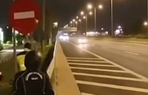 Εθνική οδός Αθηνών-Λαμίας: Μεθυσμένος πήγαινε με 230 χλμ. - Βίντεο της Αστυνομίας