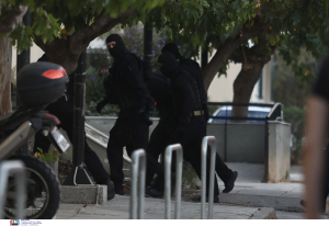 Έκρηξη στους Αμπελοκήπους: Ποινικές διώξεις για τρομοκρατία ασκήθηκαν σε τρία άτομα - Τι ψάχνει η ΕΛ.ΑΣ