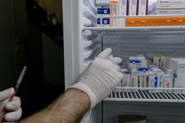 Εμβόλια γρίπης και πνευμονιόκοκκου: Ποιοι πρέπει να τα κάνουν, ποιες οι ευάλωτες ομάδες