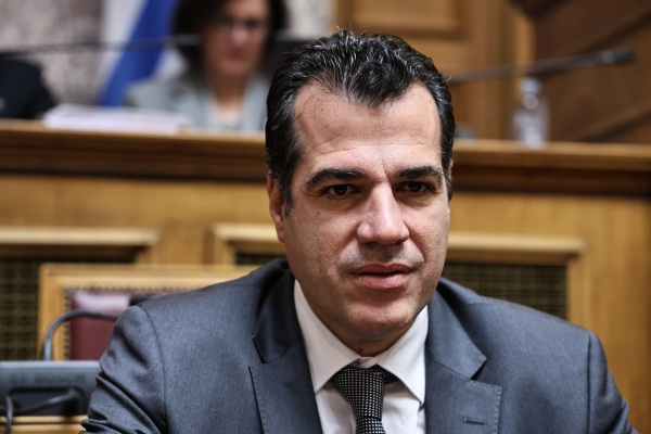 Άμεση απέλαση για όσους «τρέχουν» παράνομα τζαμιά – Τι είπε ο Πλεύρης