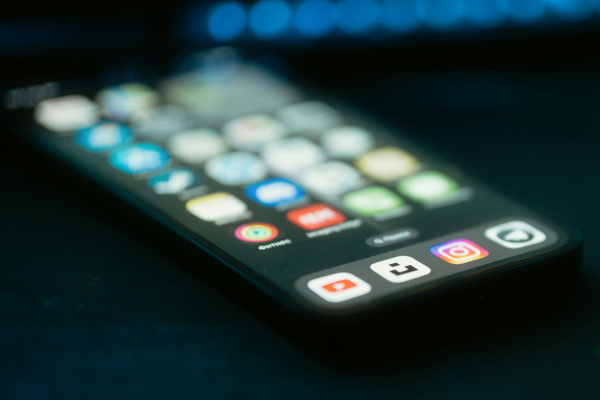 Ταυτοποιήθηκε 43χρονος για προσβολή και εξύβριση πολιτικού προσώπου μέσω σχολίου στα social media