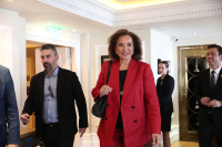 Η Ντόρα «διαμεσολαβητής» με Καραμανλή