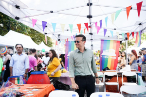 Χάρης Δούκας από το Athens Pride: Η Αθήνα αγαπά, στηρίζει και αποδέχεται