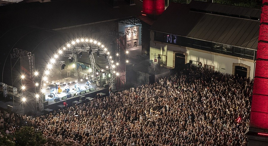 Πάνω από 50 συναυλίες στη Μουσική Τεχνόπολη: Από Ματούλα Ζαμάνη μέχρι Hooters και Public Enemy