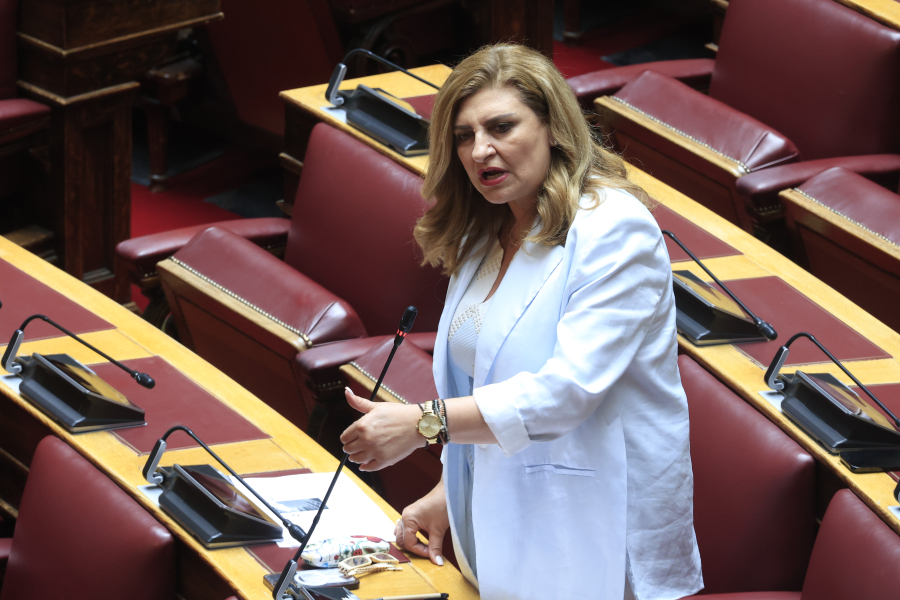 Η Λιακούλη, η χούντα και η μπάλα στην εξέδρα