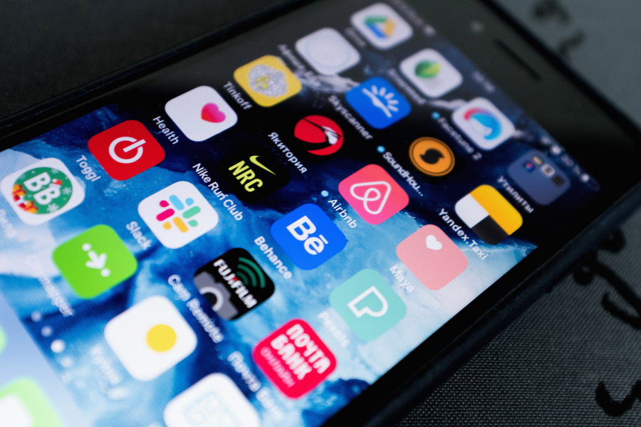 Τέλος τα πάρτι στα Airbnb