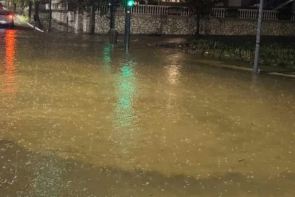 Η κακοκαιρία «χτύπησε» τη Λέσβο: Προβλήματα σε Καλλονή και Σκάλα