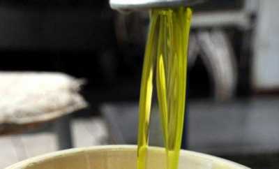 Εντοπίστηκαν 18 χιλιάδες λίτρα νοθευμένου ελαιολάδου που διακινούσαν καταστήματα